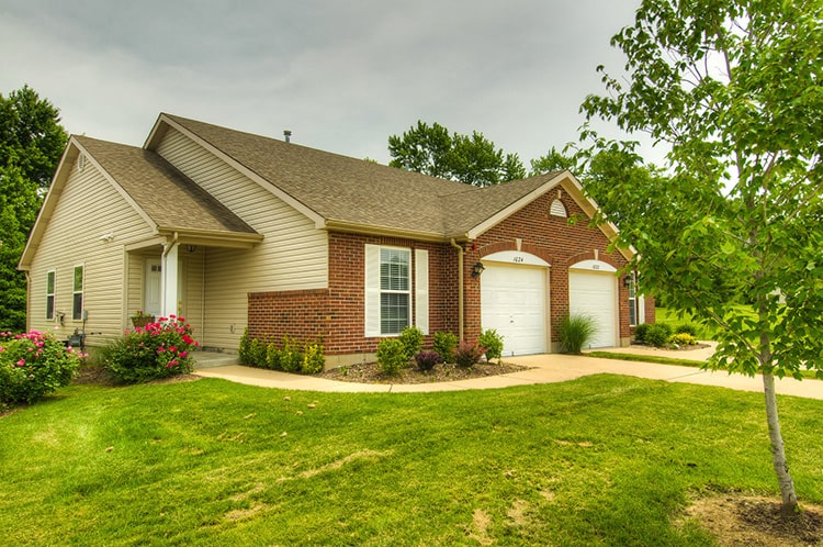Florissant MO Independent Living Exterior-min